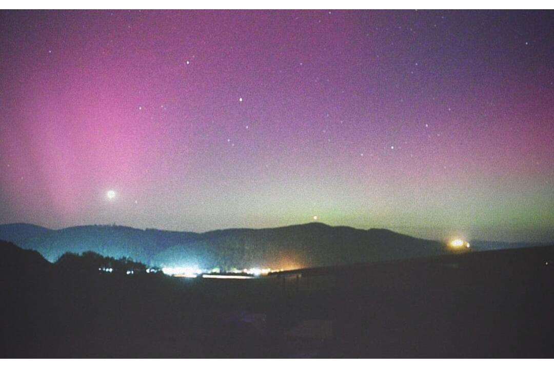 FOTO: Divadlo na oblohe. Takto vyzerala polárna žiara v Bratislavskom kraji, foto 11