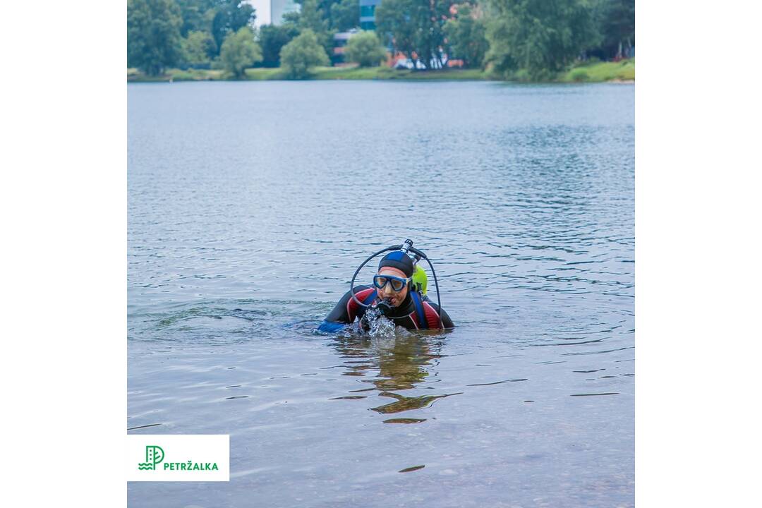 FOTO: Potápači vylovili z Draždiaka rôzne kuriozity. Našli aj utopený trezor, foto 4