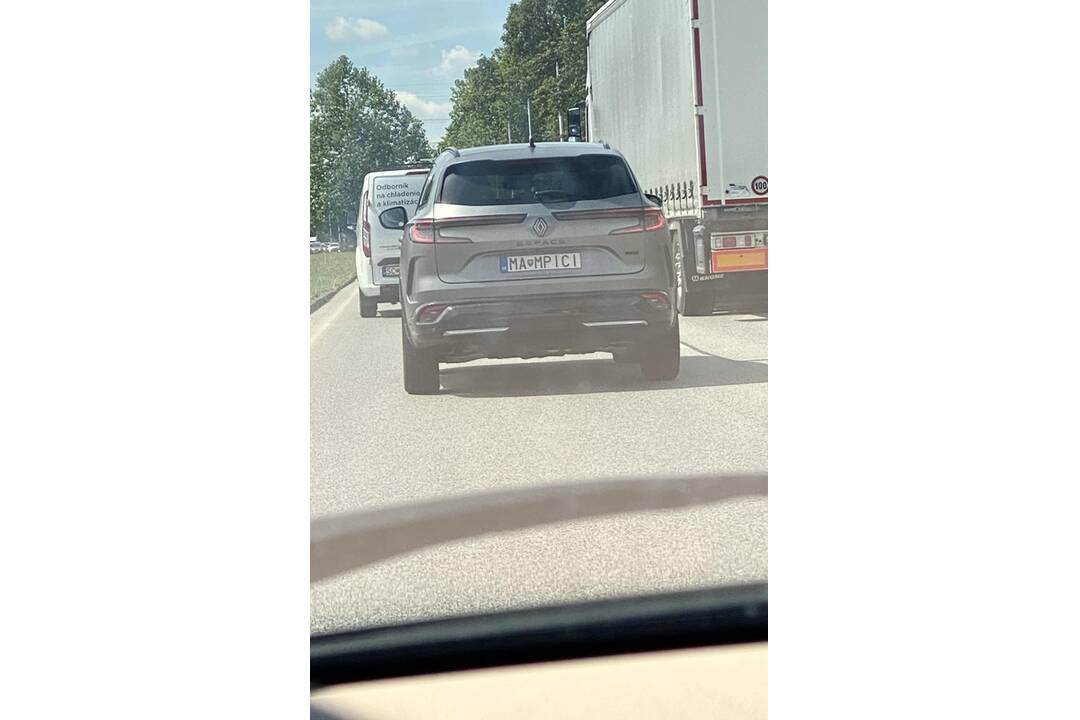 FOTO: ŠPZ z Malaciek baví celý internet. Jedno je isté, jej vodič má v p...., foto 1