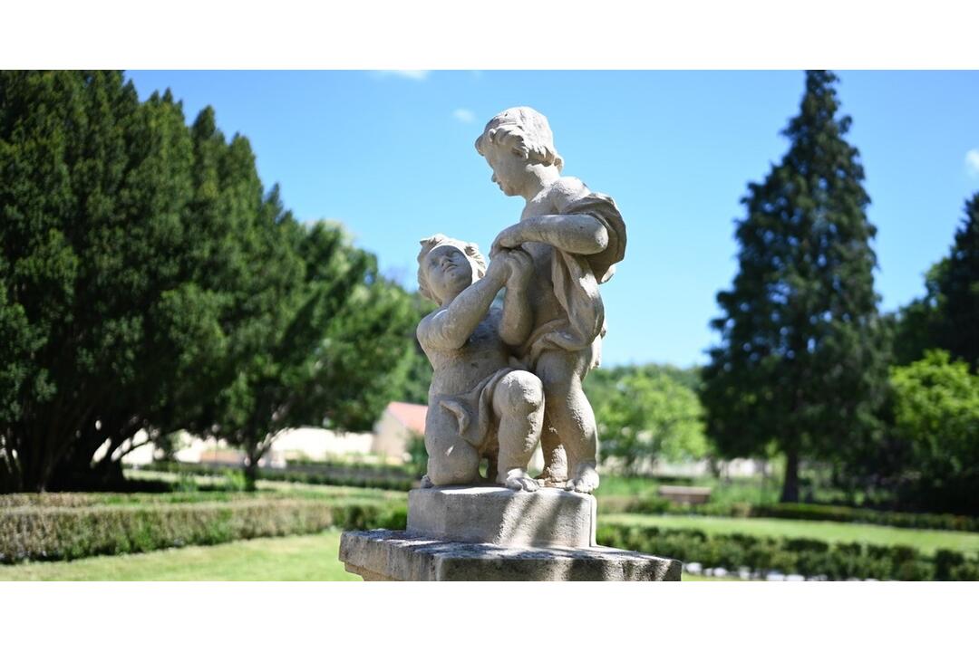 FOTO: Pozrite si ako vyzerá obnovená historická záhrada kaštieľa v Modre, foto 1