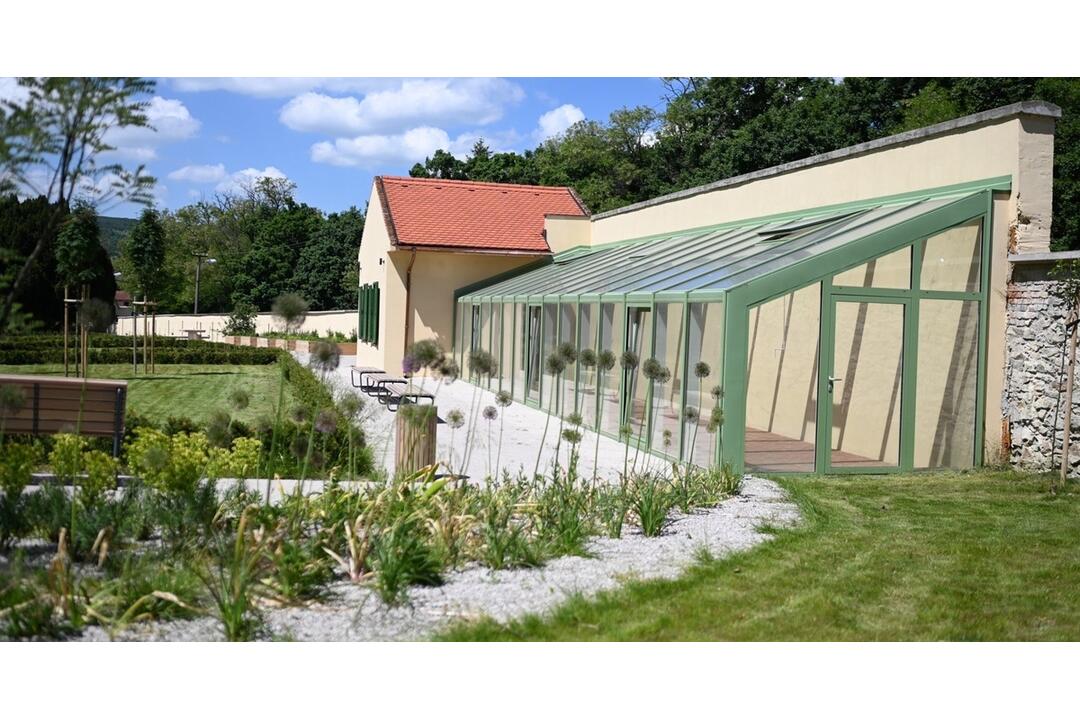 FOTO: Pozrite si ako vyzerá obnovená historická záhrada kaštieľa v Modre, foto 3