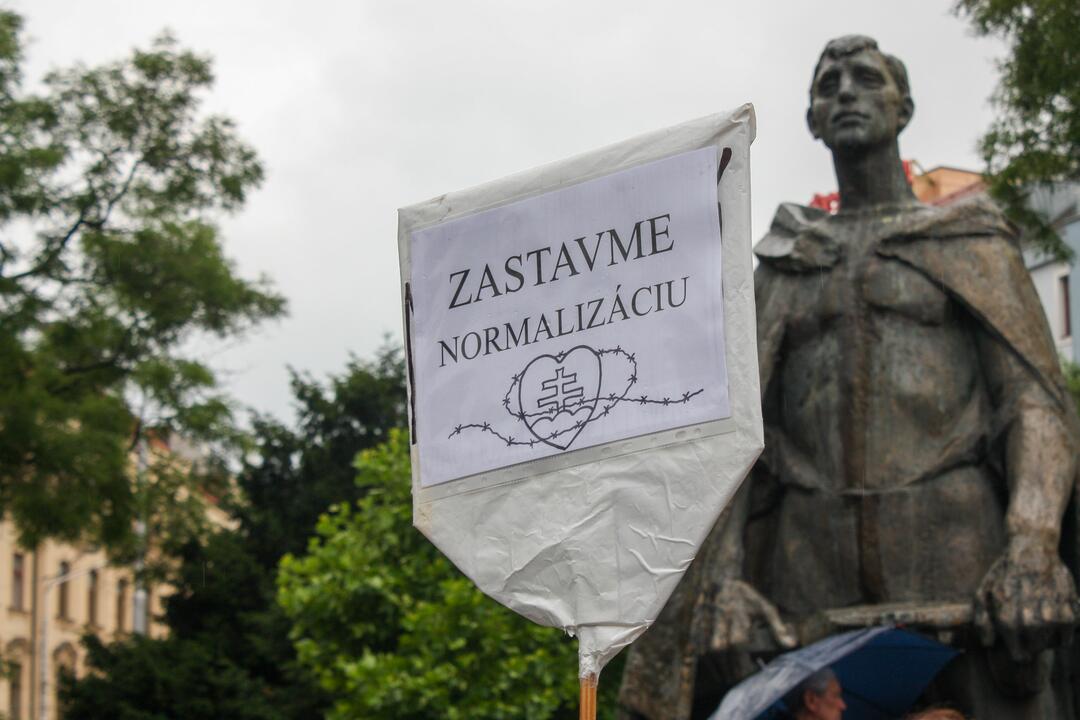 FOTO: Zamestnanci RTVS štrajkovali pred ministerstvom kultúry, foto 5