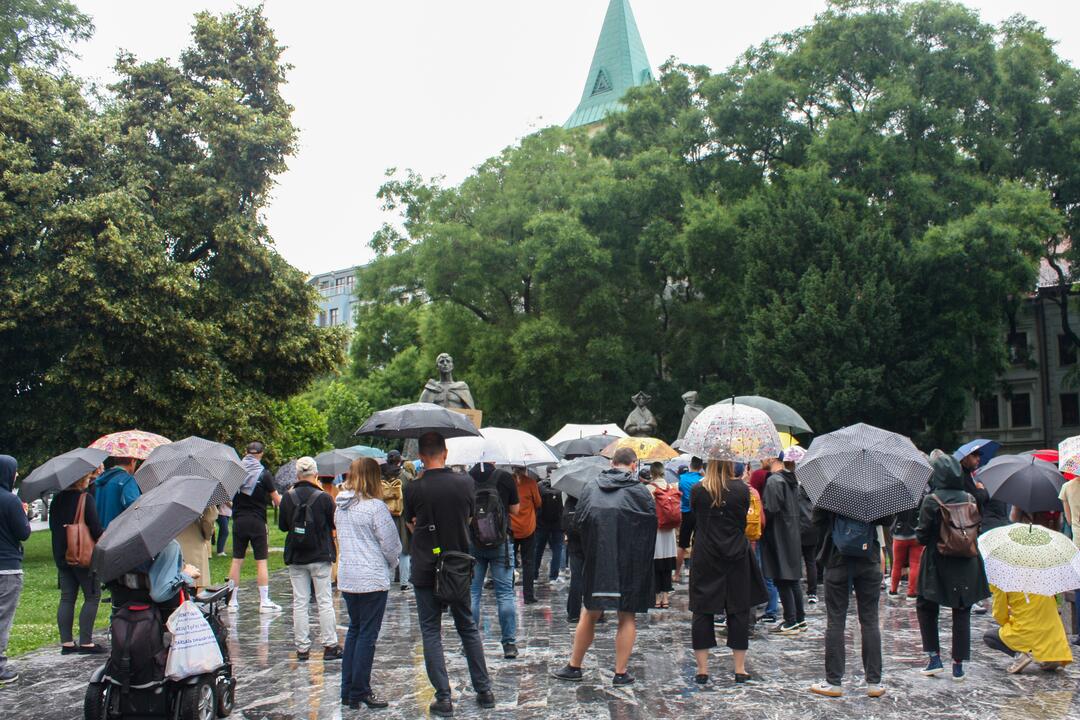 FOTO: Zamestnanci RTVS štrajkovali pred ministerstvom kultúry, foto 6