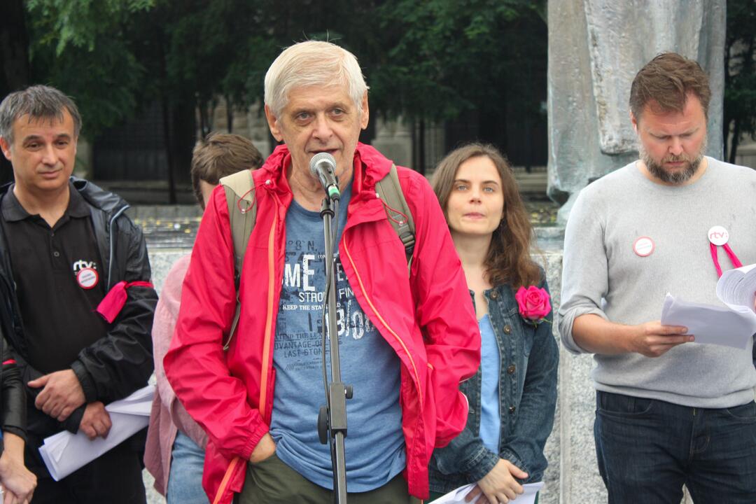 FOTO: Zamestnanci RTVS štrajkovali pred ministerstvom kultúry, foto 8