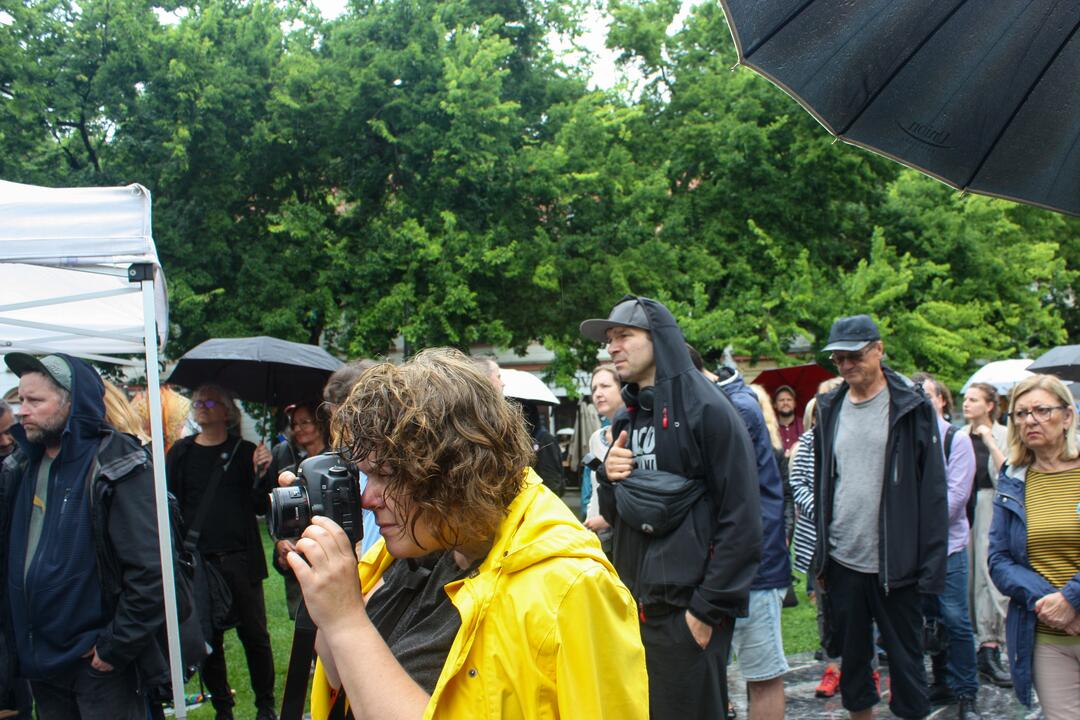 FOTO: Zamestnanci RTVS štrajkovali pred ministerstvom kultúry, foto 9