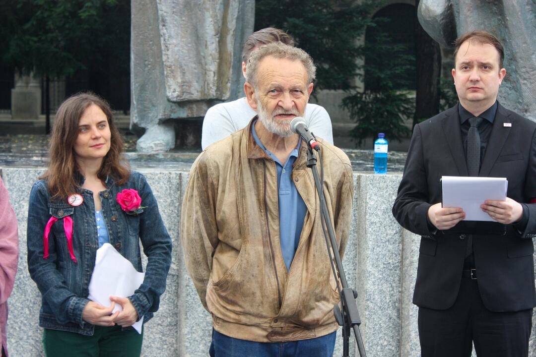 FOTO: Zamestnanci RTVS štrajkovali pred ministerstvom kultúry, foto 11