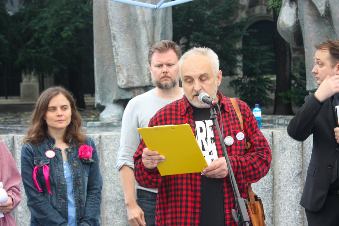 FOTO: Zamestnanci RTVS štrajkovali pred ministerstvom kultúry, foto 12