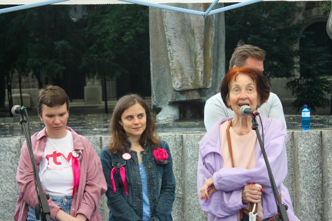 FOTO: Zamestnanci RTVS štrajkovali pred ministerstvom kultúry, foto 14