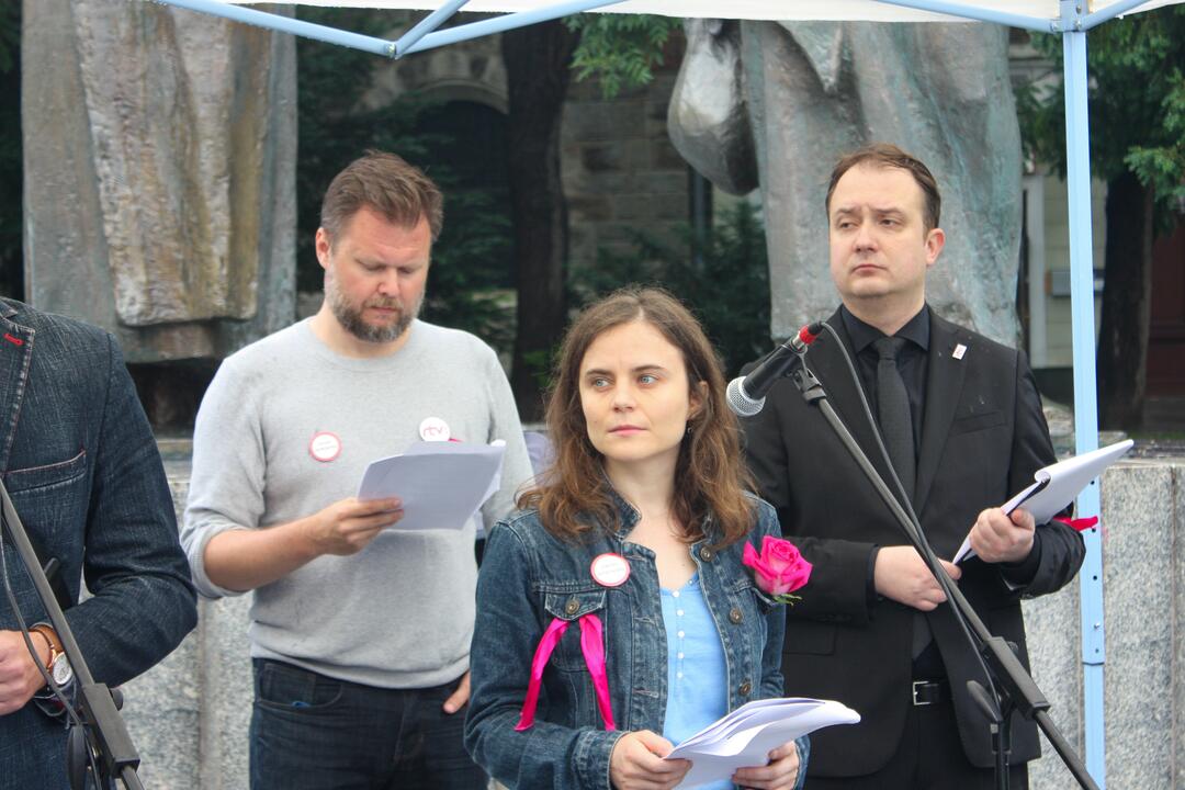 FOTO: Zamestnanci RTVS štrajkovali pred ministerstvom kultúry, foto 17