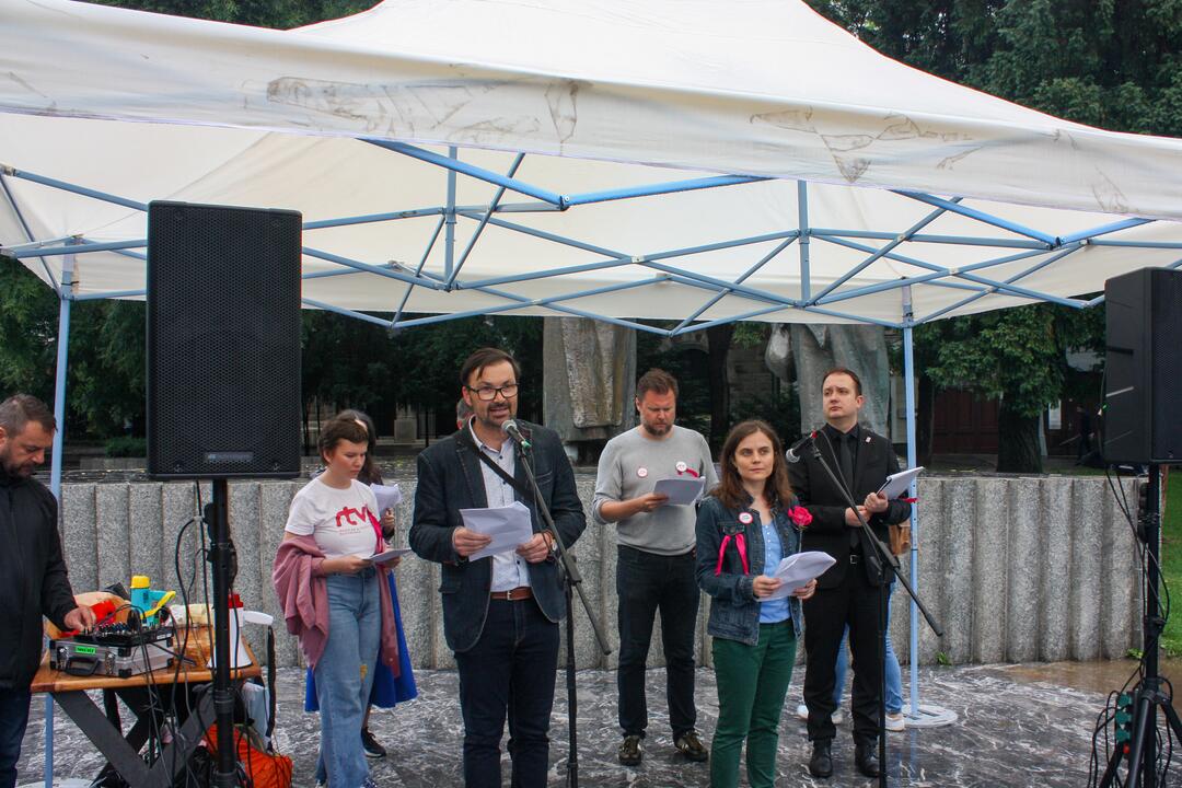 FOTO: Zamestnanci RTVS štrajkovali pred ministerstvom kultúry, foto 20