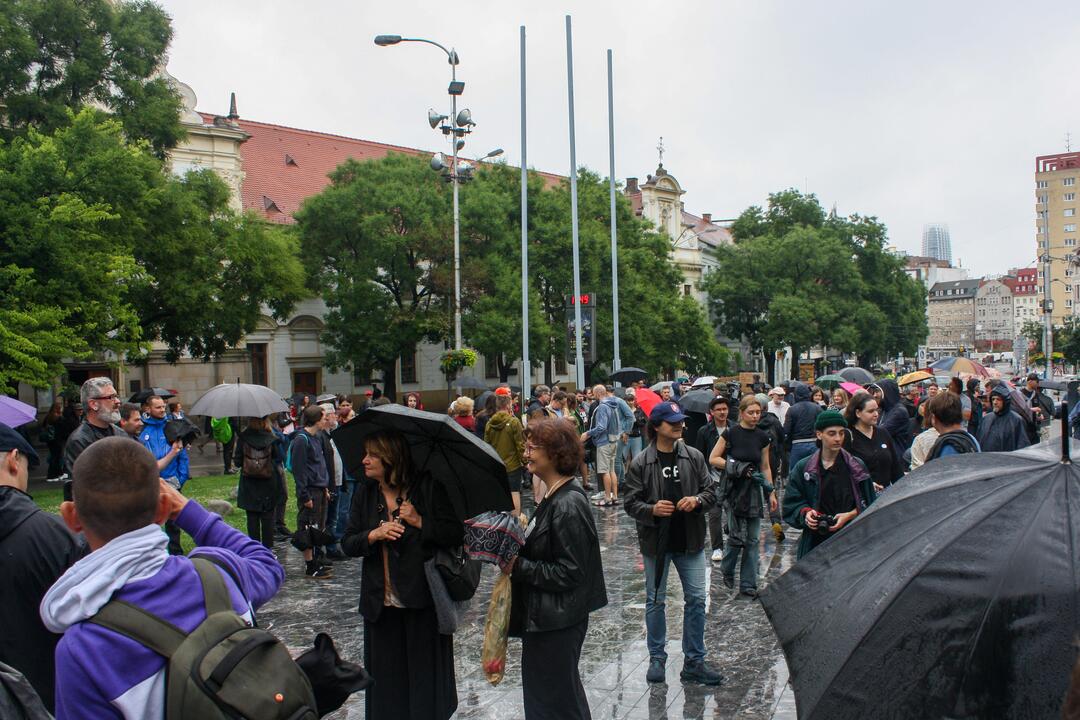 FOTO: Zamestnanci RTVS štrajkovali pred ministerstvom kultúry, foto 23