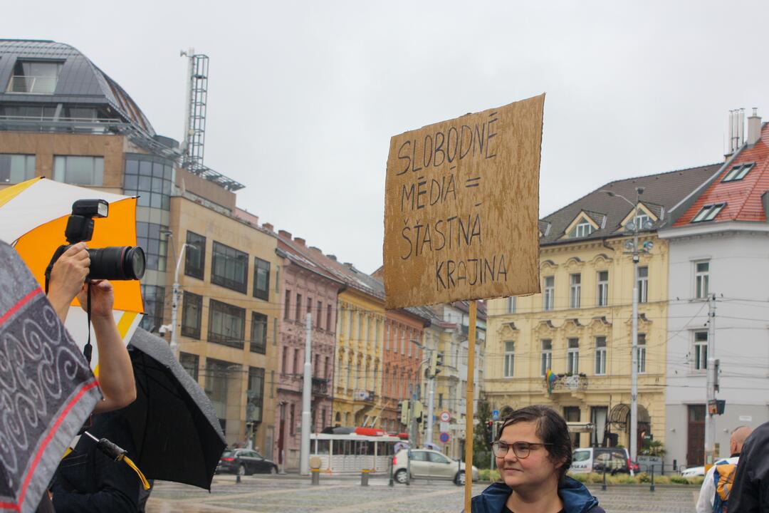 FOTO: Zamestnanci RTVS štrajkovali pred ministerstvom kultúry, foto 27