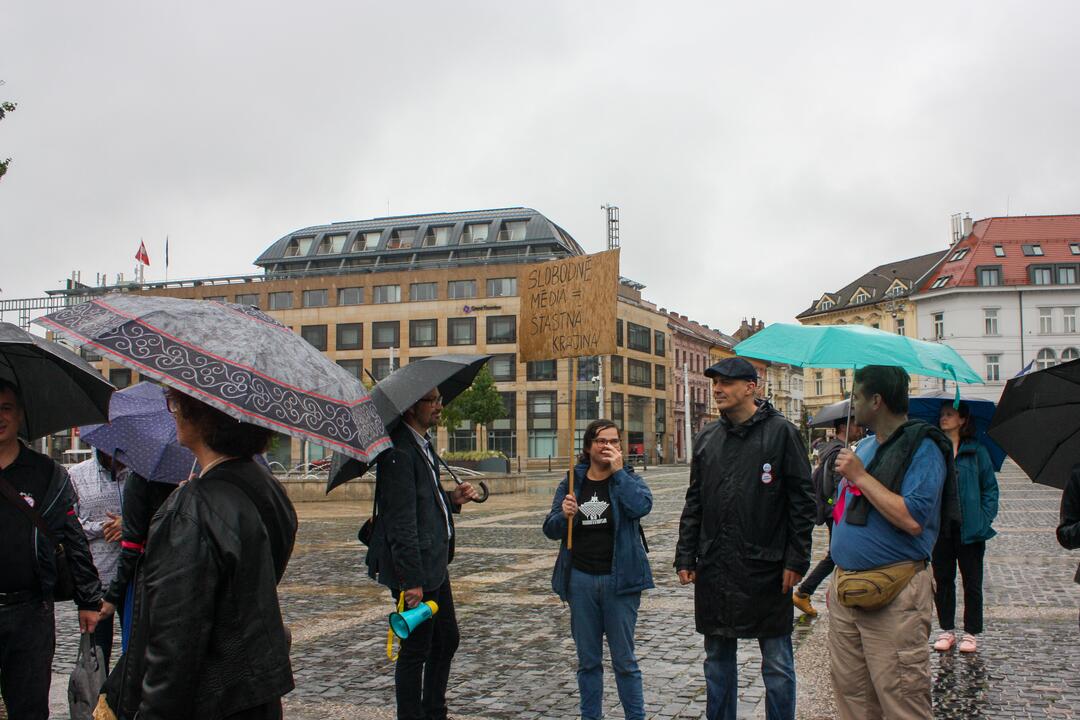 FOTO: Zamestnanci RTVS štrajkovali pred ministerstvom kultúry, foto 30