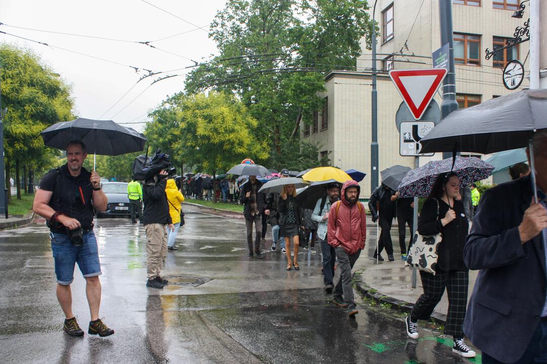 FOTO: Zamestnanci RTVS štrajkovali pred ministerstvom kultúry, foto 31