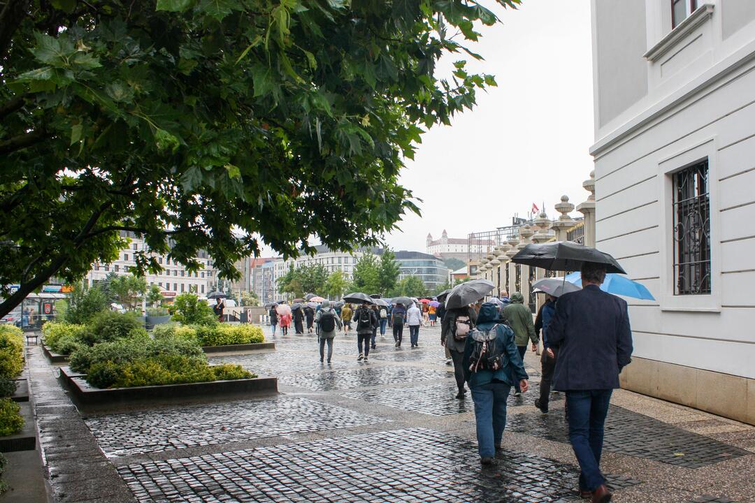 FOTO: Zamestnanci RTVS štrajkovali pred ministerstvom kultúry, foto 32