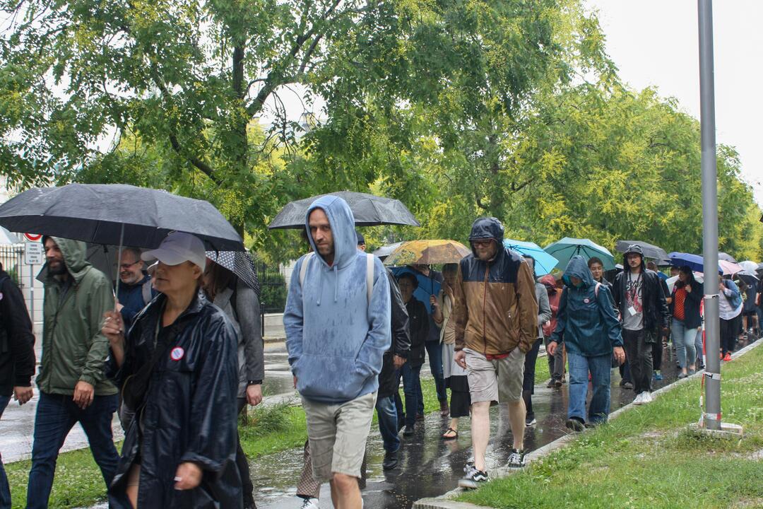 FOTO: Zamestnanci RTVS štrajkovali pred ministerstvom kultúry, foto 33