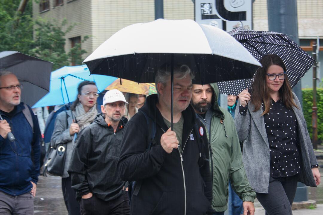 FOTO: Zamestnanci RTVS štrajkovali pred ministerstvom kultúry, foto 35