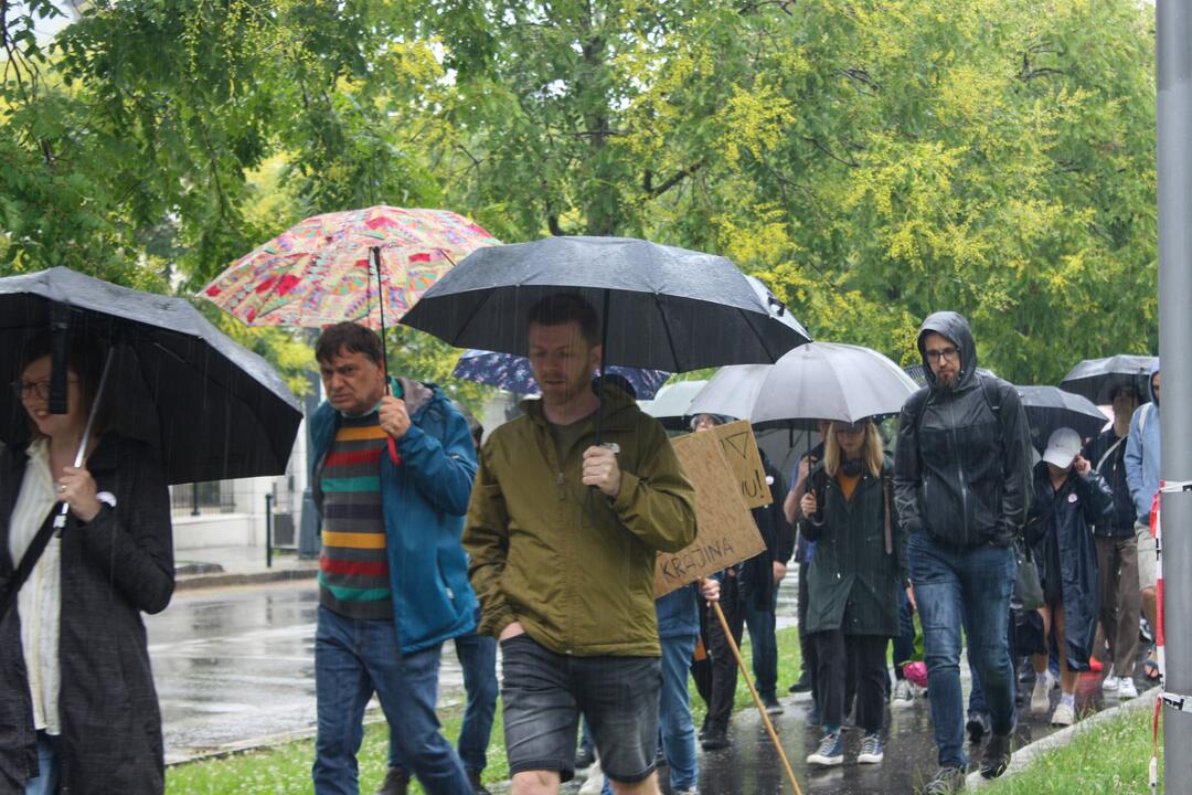 FOTO: Zamestnanci RTVS štrajkovali pred ministerstvom kultúry, foto 37