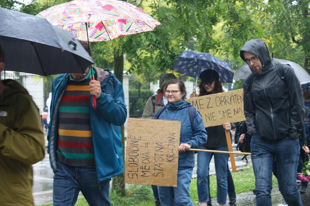 FOTO: Zamestnanci RTVS štrajkovali pred ministerstvom kultúry, foto 38