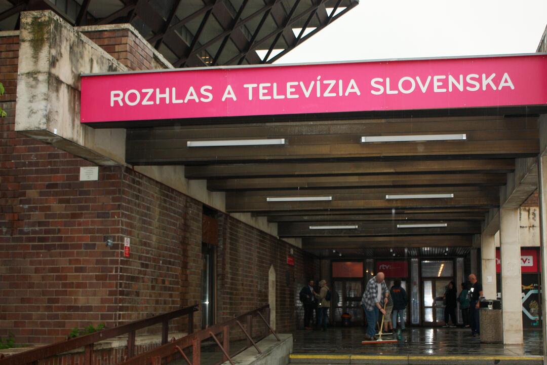 FOTO: Zamestnanci RTVS štrajkovali pred ministerstvom kultúry, foto 41