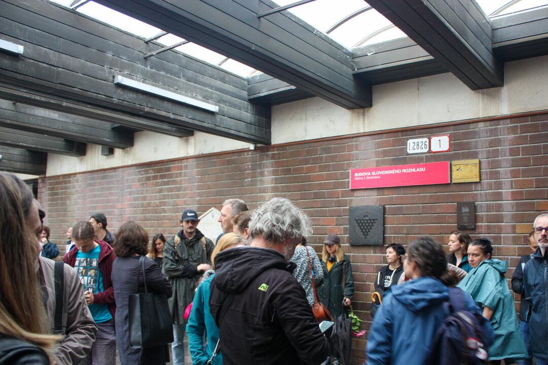 FOTO: Zamestnanci RTVS štrajkovali pred ministerstvom kultúry, foto 42