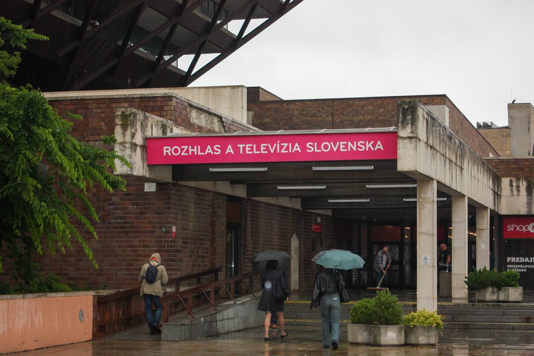 FOTO: Zamestnanci RTVS štrajkovali pred ministerstvom kultúry, foto 44