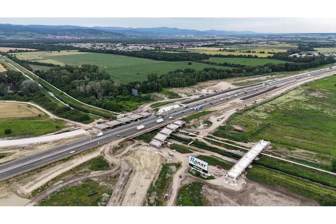 FOTO: Výstavba križovatky D1 a D4 pri Triblavine, foto 2