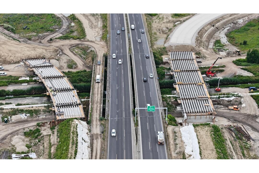 FOTO: Výstavba križovatky D1 a D4 pri Triblavine, foto 3