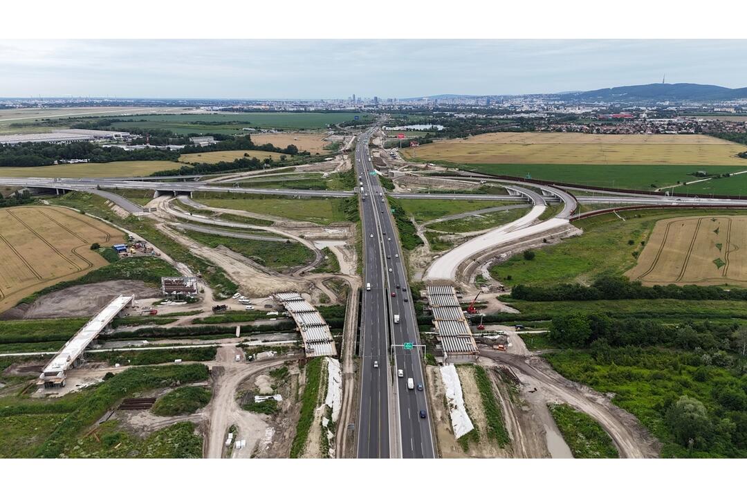 FOTO: Výstavba križovatky D1 a D4 pri Triblavine, foto 4