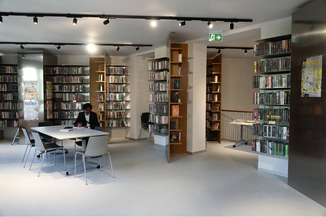 FOTO: Staromestská knižnica na Záhrebskej opäť ožila. Takto vyzerá po rekonštrukcii, foto 8