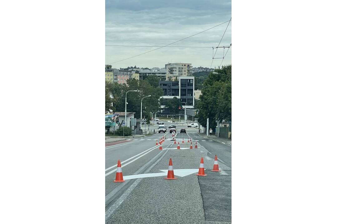 FOTO: Ostrovčeky na Molecovej ulici v Karlovke hnevajú obyvateľov, foto 4