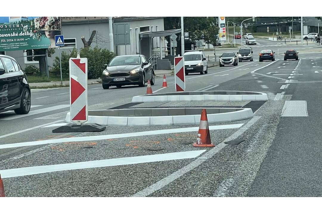 FOTO: Ostrovčeky na Molecovej ulici v Karlovke hnevajú obyvateľov, foto 5