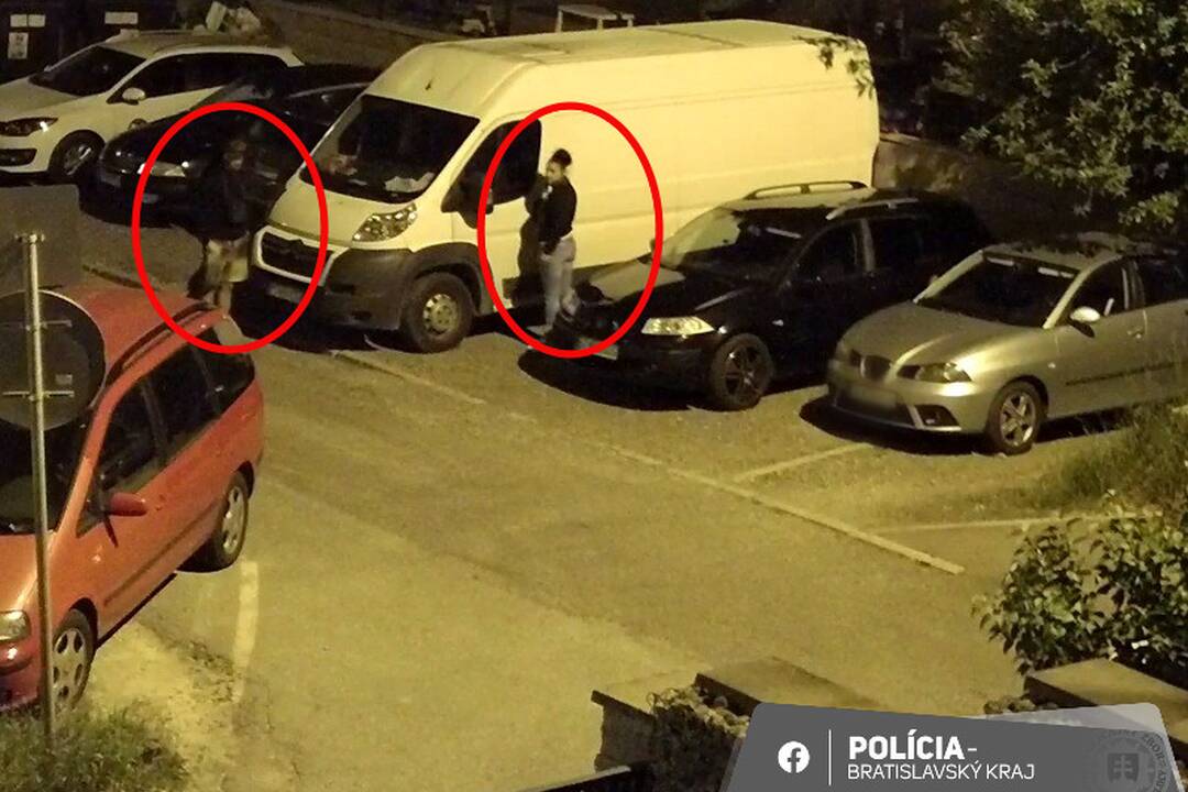 FOTO: Auto v Novom Meste vykradli zlodeji. Nevideli ste ich?, foto 2
