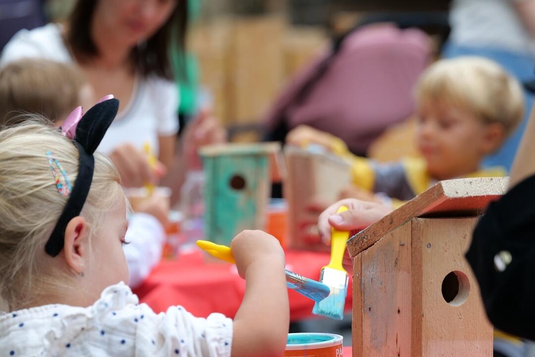 FOTO: V bratislavskej ZOO otvorili nový Gazdovský dvor. Deti si môžu prísť pohladkať kontaktné kozičky , foto 2