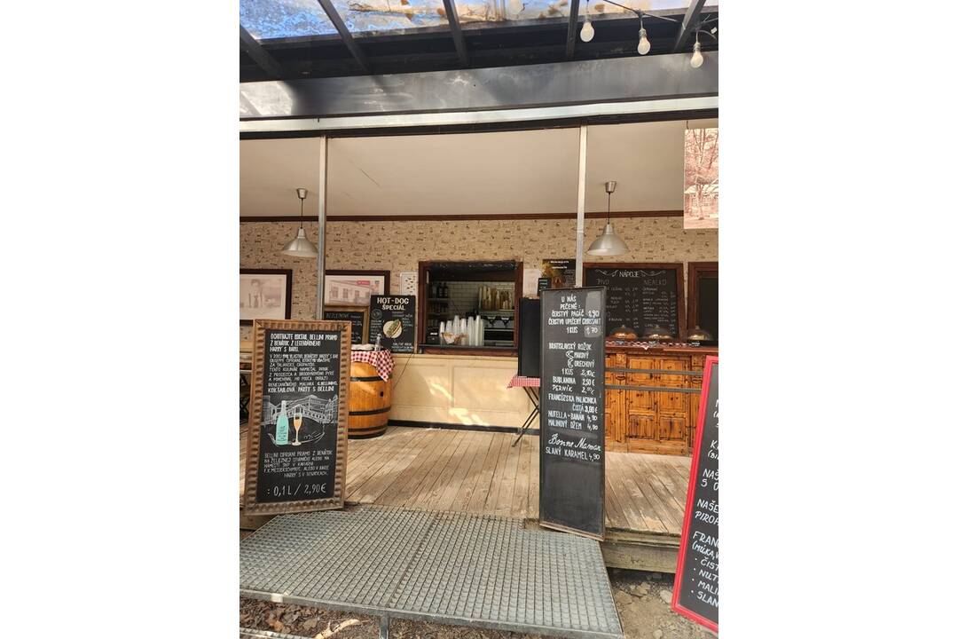 FOTO: Zo Železnej studničke o dva mesiace zmizne Sklenený kontajner, foto 4