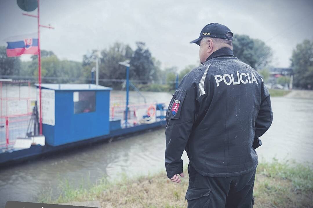 FOTO: V Bratislave v piatok vyčíňal silný vietor, foto 19