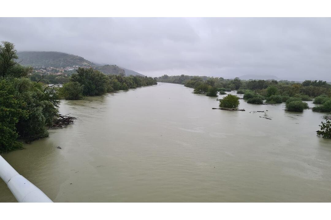 FOTO: Morava sa vylieva, zaplavuje Devínsku Novú Ves, foto 4