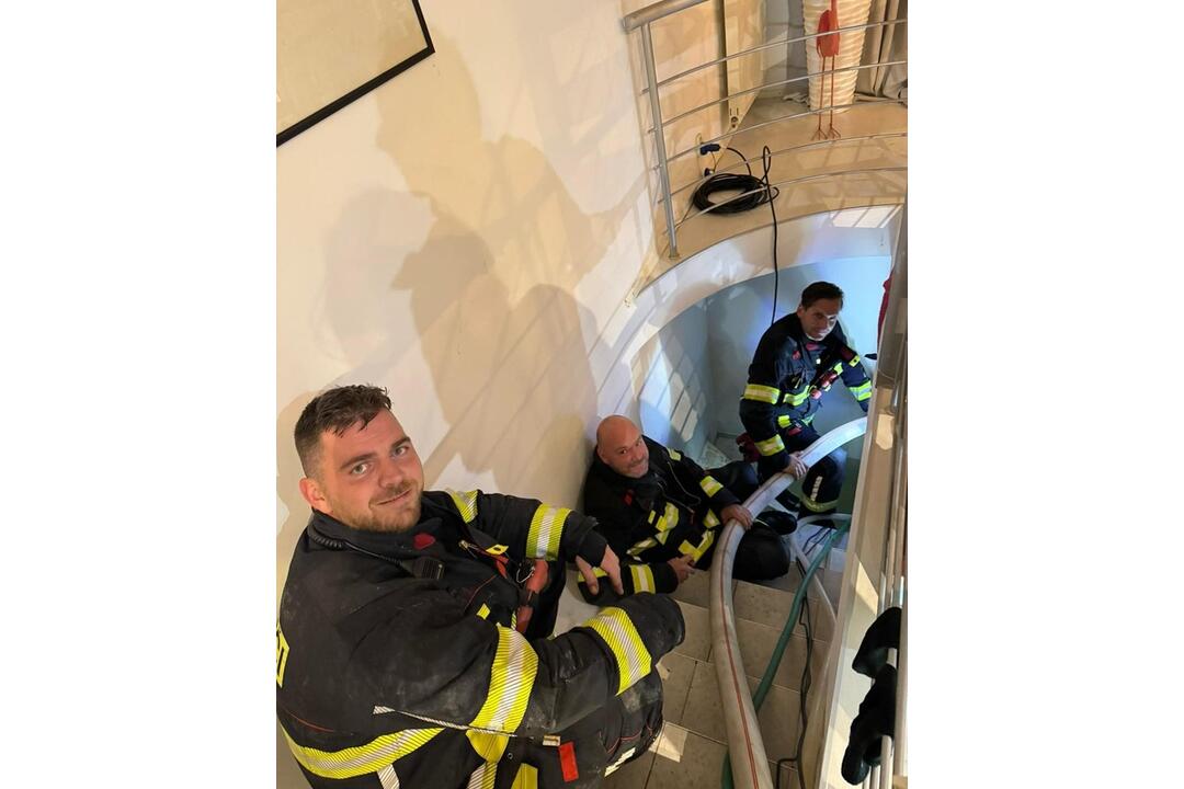 FOTO: Záplavy v Ivanke pri Dunaji. Hasiči odstraňujú rozsiahle škody, foto 10