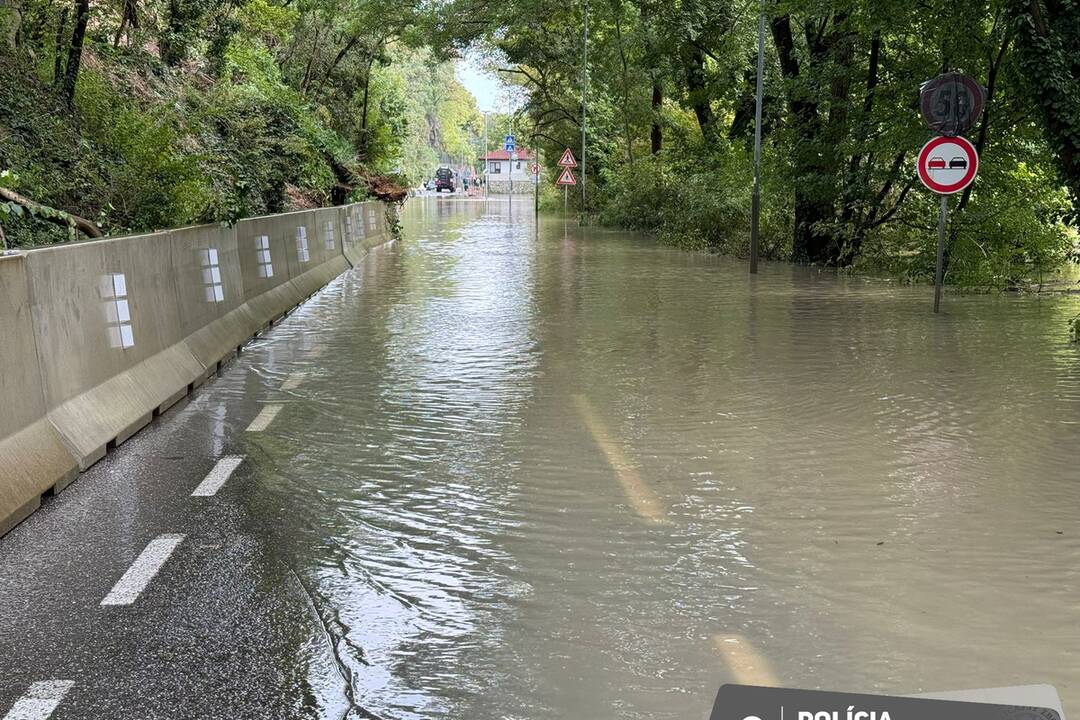 FOTO: Situácia v Devíne a Devínskej Novej Vsi je naďalej vážna, foto 6