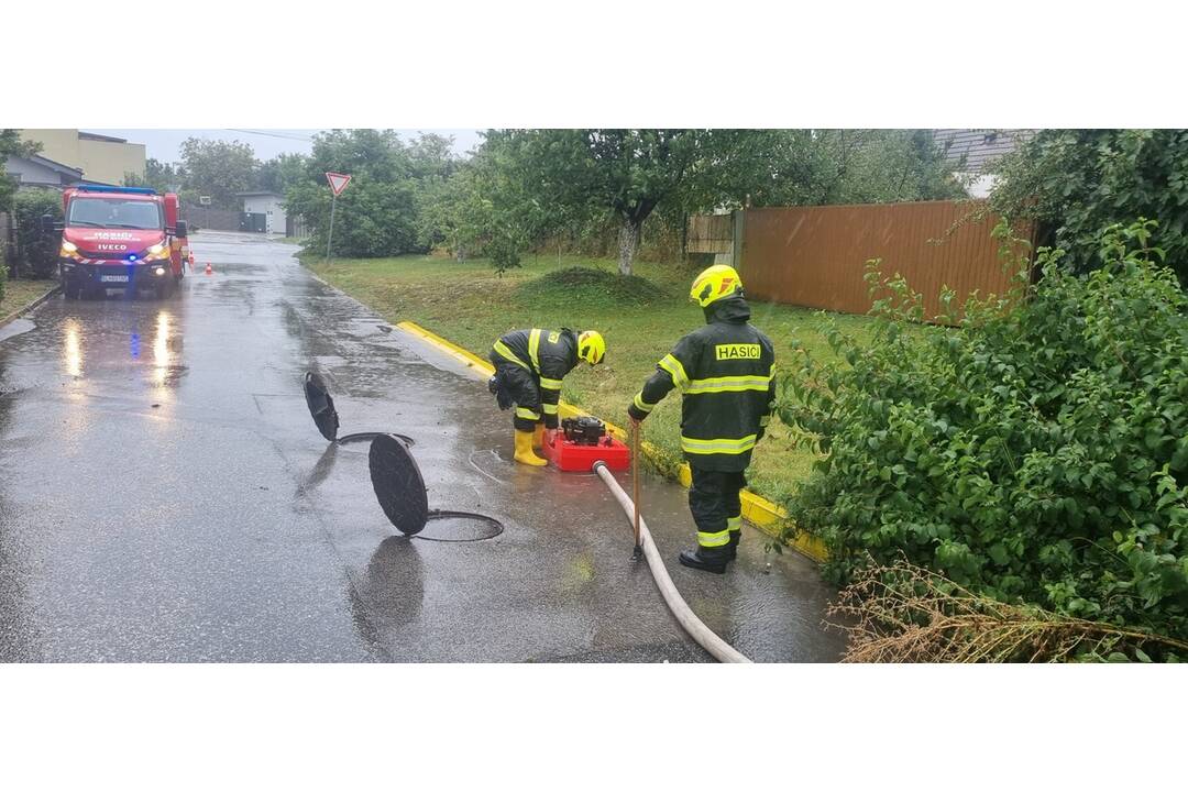 FOTO: Situácia v Devíne a Devínskej Novej Vsi je naďalej vážna, foto 10