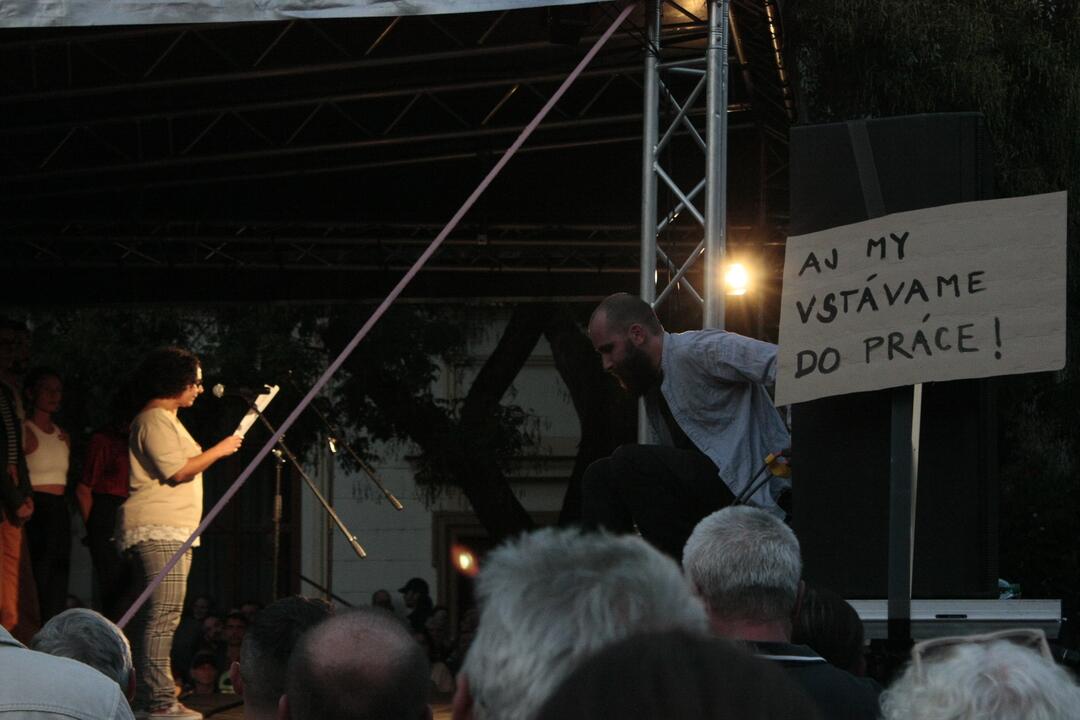 FOTO: Kultúrny štrajk v Bratislave. Na pódiu vystúpil aj Tomáš Maštalír, foto 4