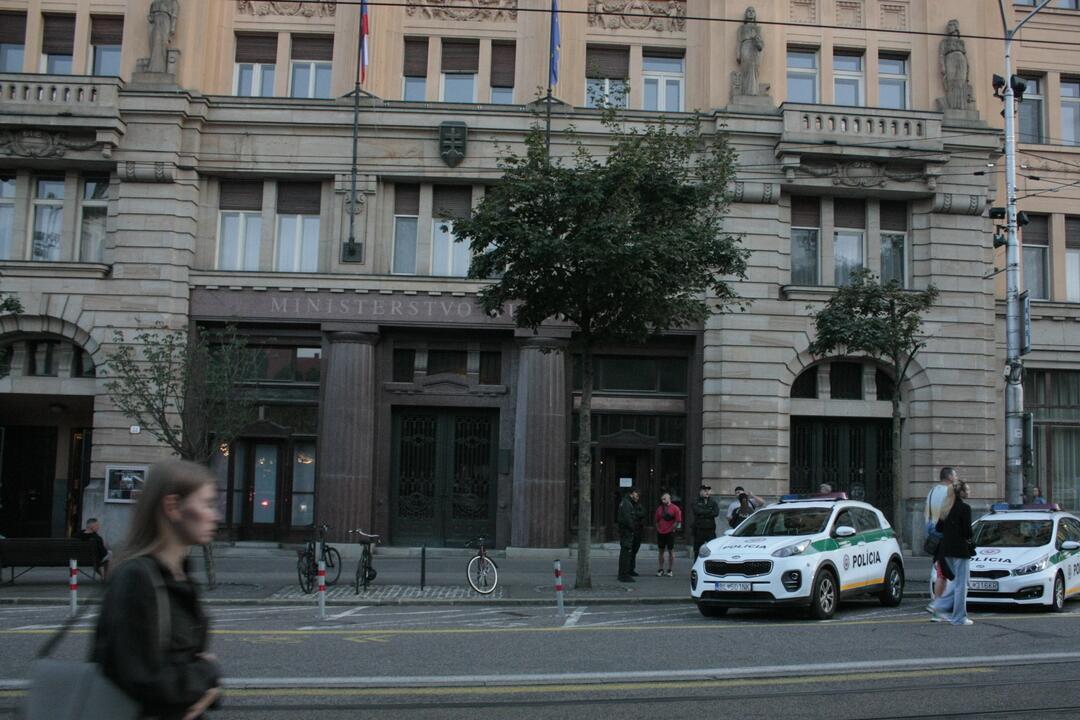 FOTO: Kultúrny štrajk v Bratislave. Na pódiu vystúpil aj Tomáš Maštalír, foto 7