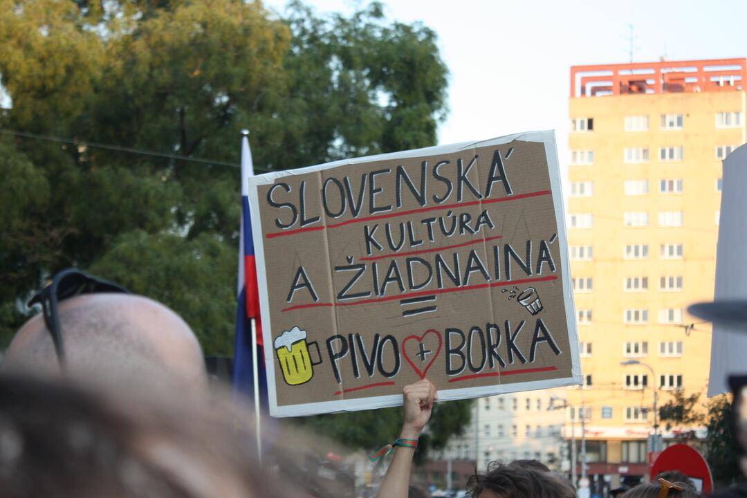 FOTO: Kultúrny štrajk v Bratislave. Na pódiu vystúpil aj Tomáš Maštalír, foto 17