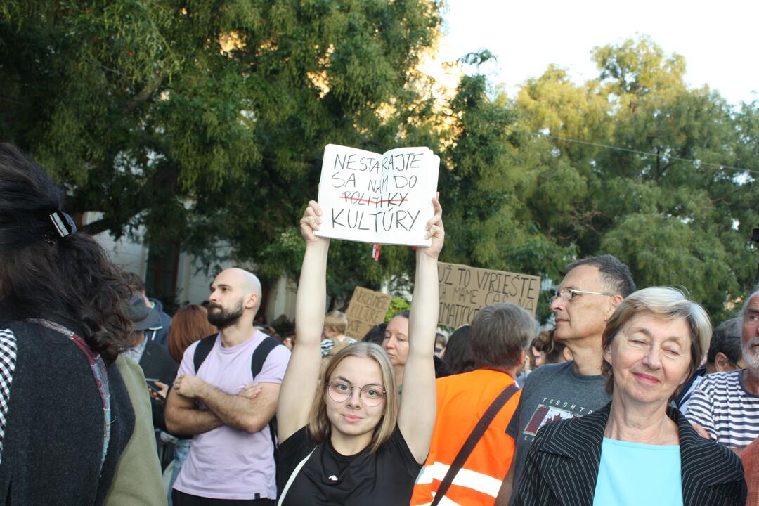 FOTO: Kultúrny štrajk v Bratislave. Na pódiu vystúpil aj Tomáš Maštalír, foto 20