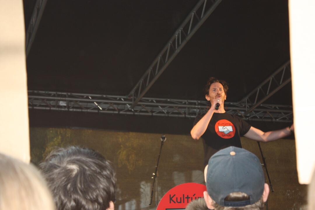 FOTO: Kultúrny štrajk v Bratislave. Na pódiu vystúpil aj Tomáš Maštalír, foto 21
