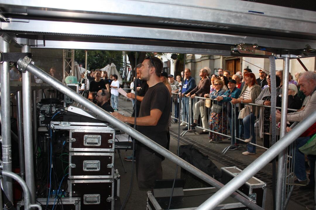 FOTO: Kultúrny štrajk v Bratislave. Na pódiu vystúpil aj Tomáš Maštalír, foto 28