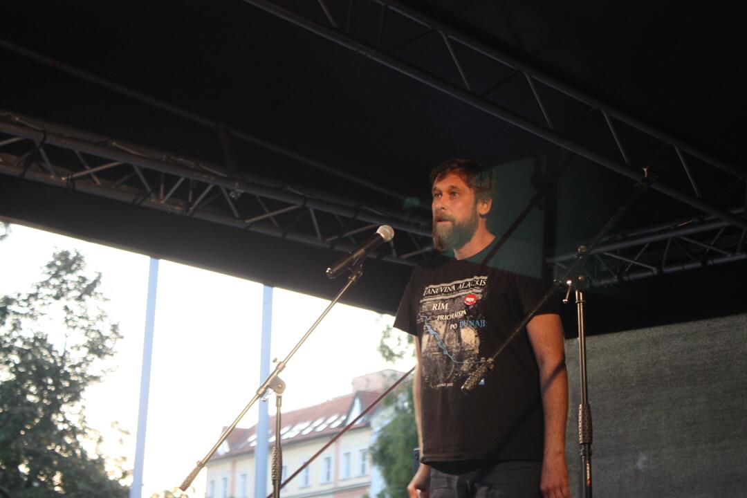 FOTO: Kultúrny štrajk v Bratislave. Na pódiu vystúpil aj Tomáš Maštalír, foto 37