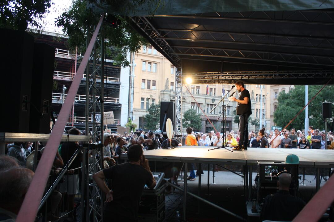 FOTO: Kultúrny štrajk v Bratislave. Na pódiu vystúpil aj Tomáš Maštalír, foto 38