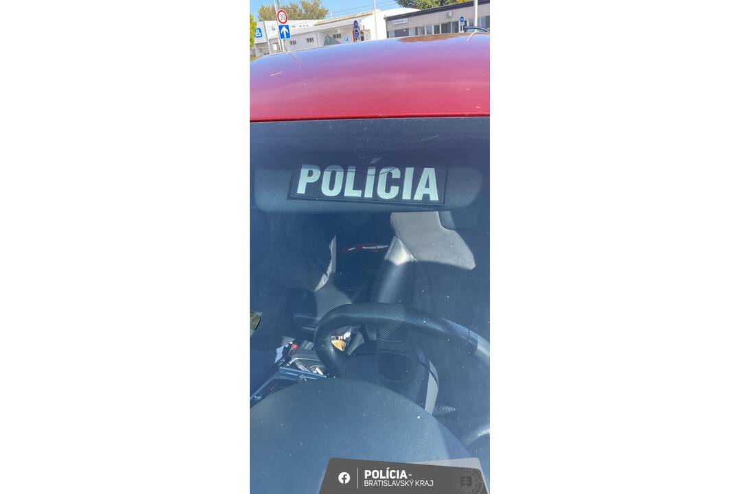 FOTO: Muž sa v Bratislave vydával za policajta, foto 3
