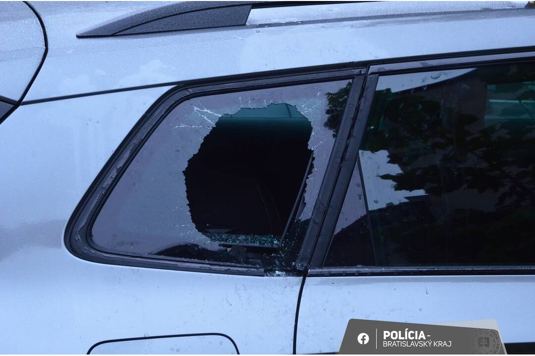 FOTO: Skrutkovačom poškodil 16 vozidiel , foto 1